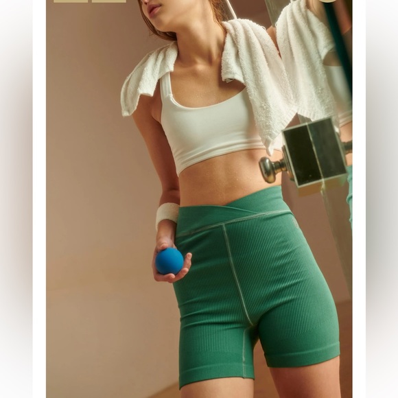 Free People Free Throw shorts Women’s size Large NWT - Picture 3 of 5